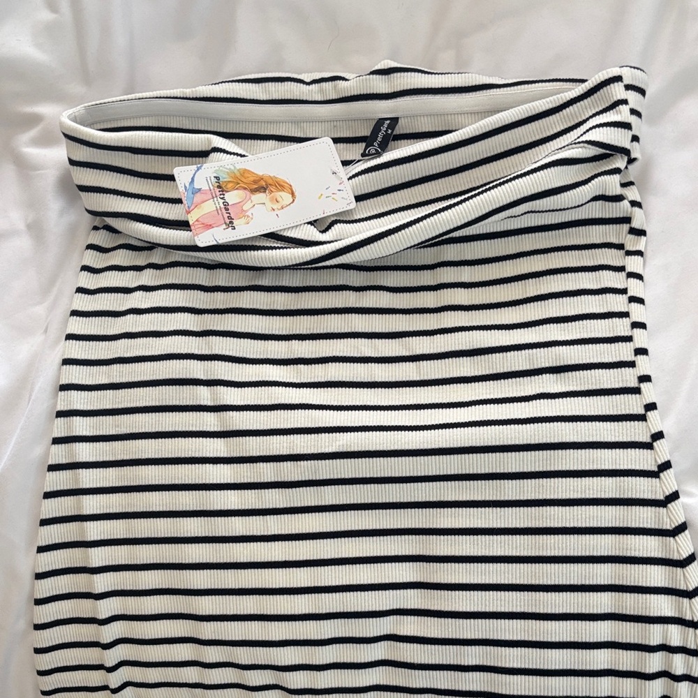 Striped Black and White Women's strapless dress.